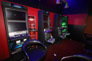 zniszczone automaty do gier