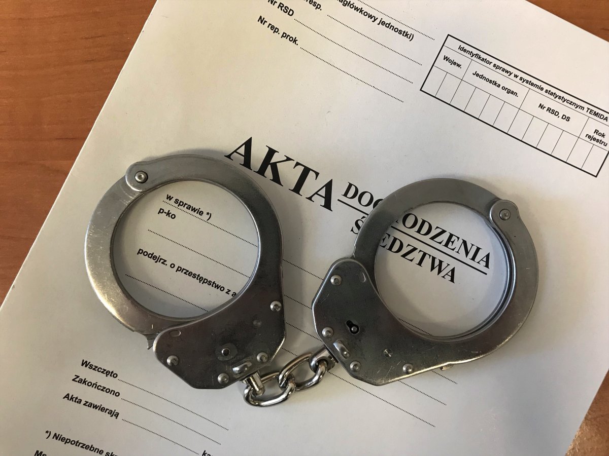 Zatrzymanie mężczyzny za wtargnięcie do mieszkania i groźby w Augustowie